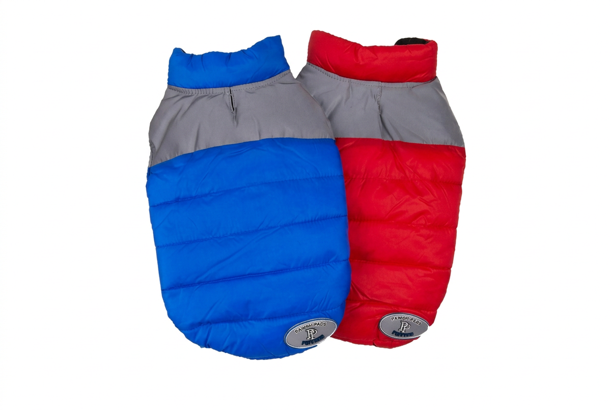 Red and blue coats with wider white margins in a 3:2 landscape image